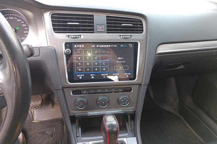 Used Volkswagen Golf 2016 230TSI Automatic Luxury Version Audio And AC Panel
