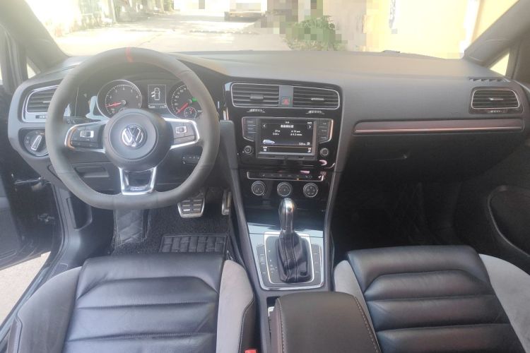 Used Volkswagen Golf 2016 1.4TSI Automatic R-Line Center Console