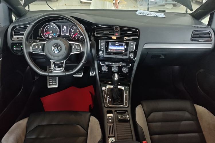 Used Volkswagen Golf 2016 1.4TSI Automatic R-Line Center Console
