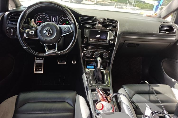 Used Volkswagen Golf 2016 1.4TSI Automatic R-Line Center Console