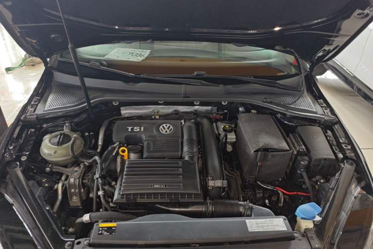 Used Volkswagen Golf 2016 1.4TSI Automatic R-Line Engine Bay