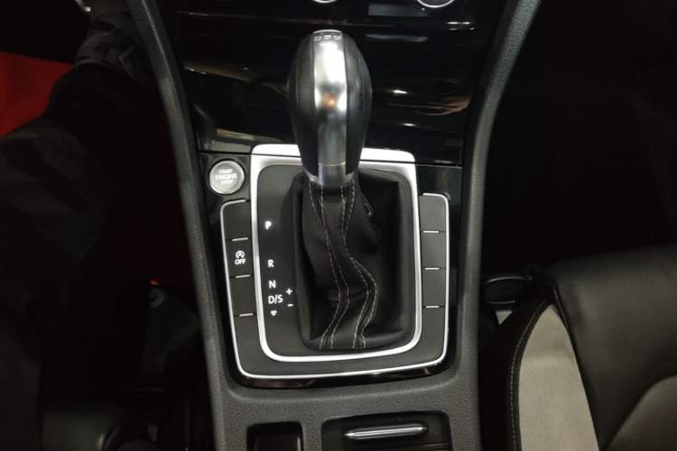 Used Volkswagen Golf 2016 1.4TSI Automatic R-Line Gear Lever