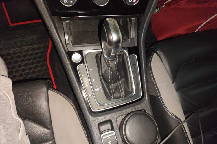 Used Volkswagen Golf 2016 1.4TSI Automatic R-Line Gear Lever