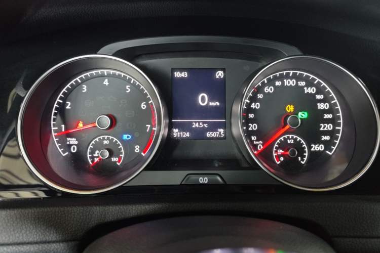 Used Volkswagen Golf 2016 1.4TSI Automatic R-Line Instrument Cluster