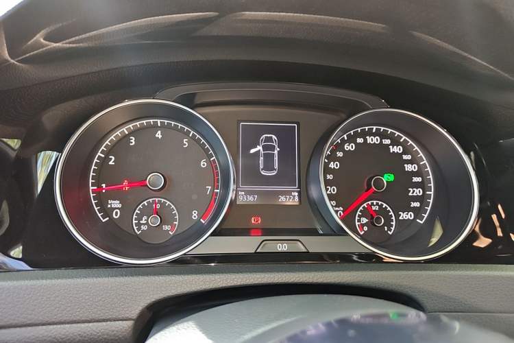 Used Volkswagen Golf 2016 1.4TSI Automatic R-Line Instrument Cluster