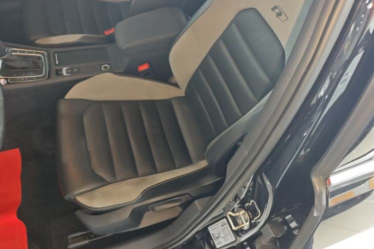 Used Volkswagen Golf 2016 1.4TSI Automatic R-Line Left Front Seat