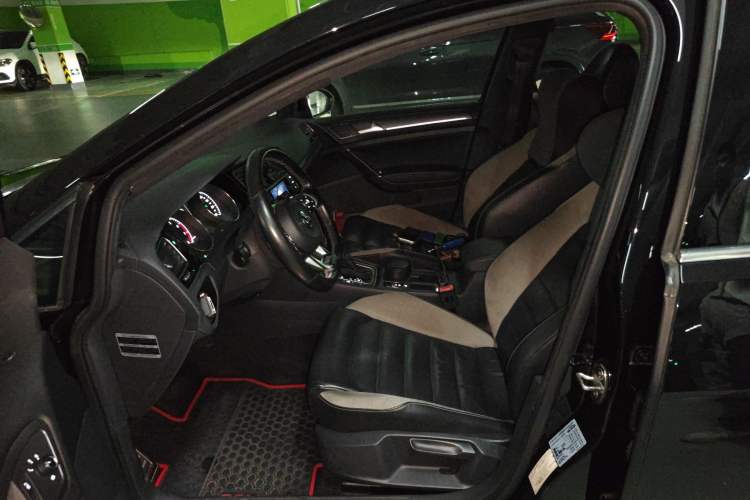 Used Volkswagen Golf 2016 1.4TSI Automatic R-Line Left Front Seat