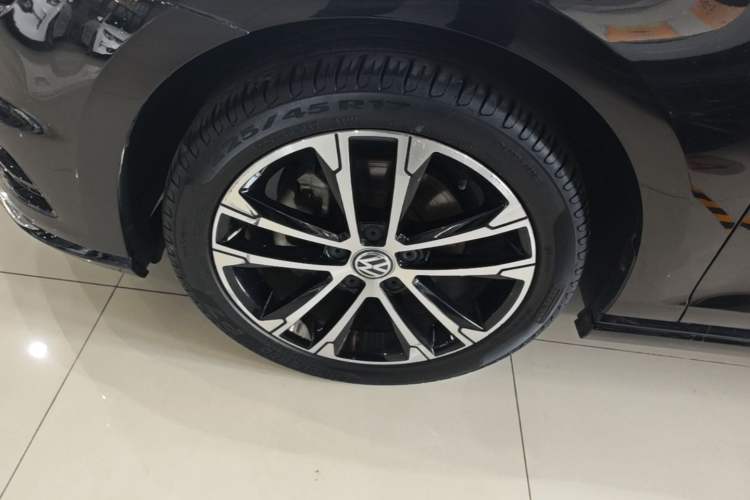 Used Volkswagen Golf 2016 1.4TSI Automatic R-Line Left Front Wheel Hub
