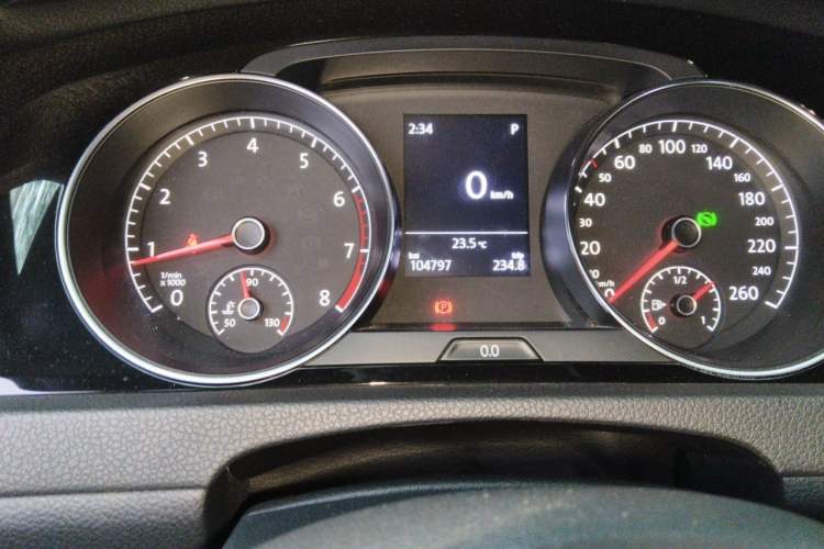 Used Volkswagen Golf 2016 1.4TSI Automatic R-Line Odometer Close Up