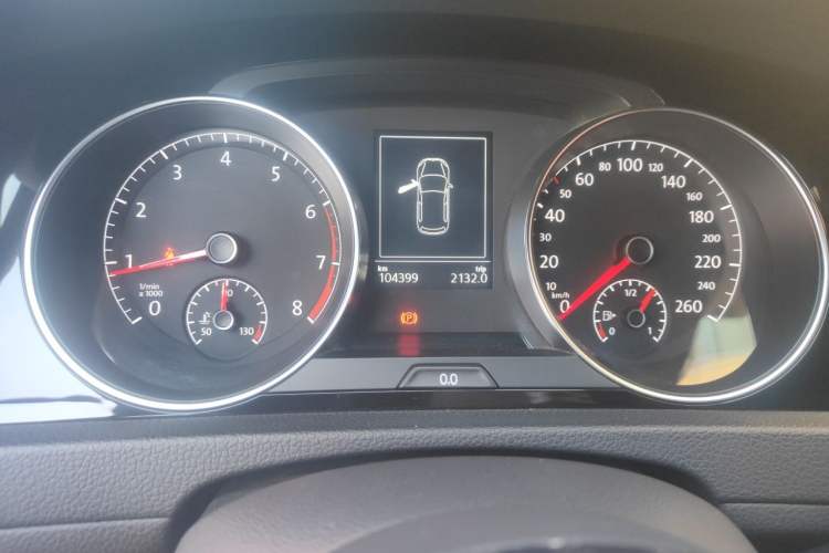 Used Volkswagen Golf 2016 1.4TSI Automatic R-Line Odometer Close Up