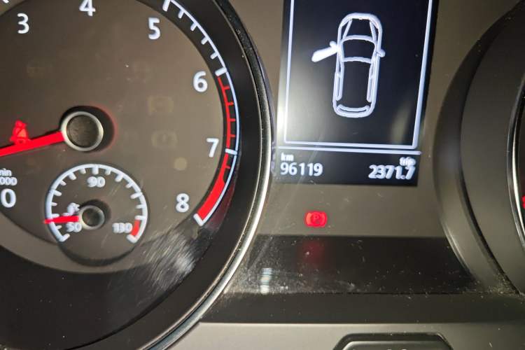 Used Volkswagen Golf 2016 1.4TSI Automatic R-Line Odometer Close Up