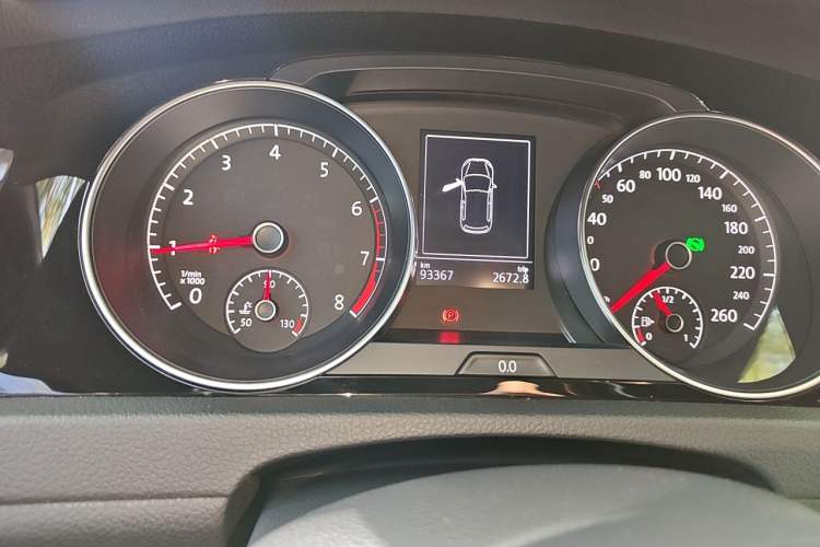 Used Volkswagen Golf 2016 1.4TSI Automatic R-Line Odometer Close Up