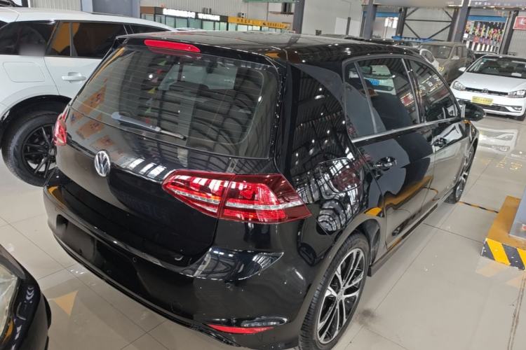 Used Volkswagen Golf 2016 1.4TSI Automatic R-Line Rear Right 45 Deg