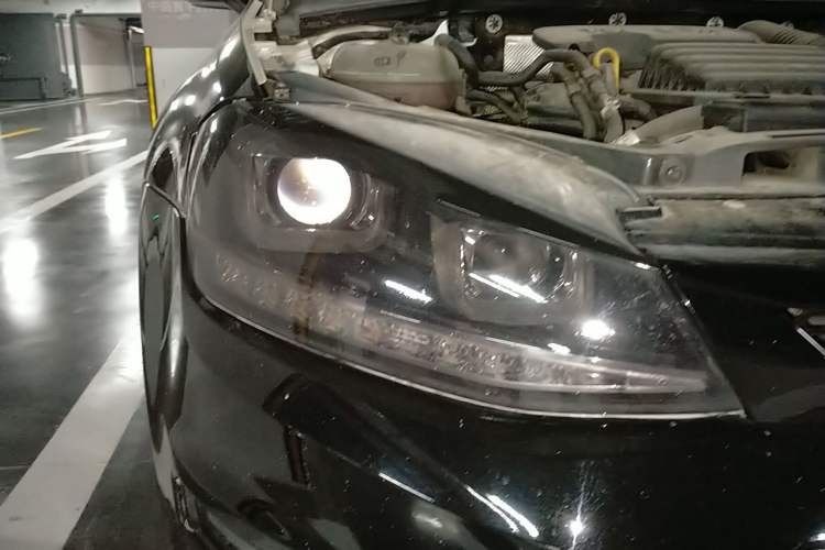 Used Volkswagen Golf 2016 230TSI Automatic Luxury Version Right Front Headlight