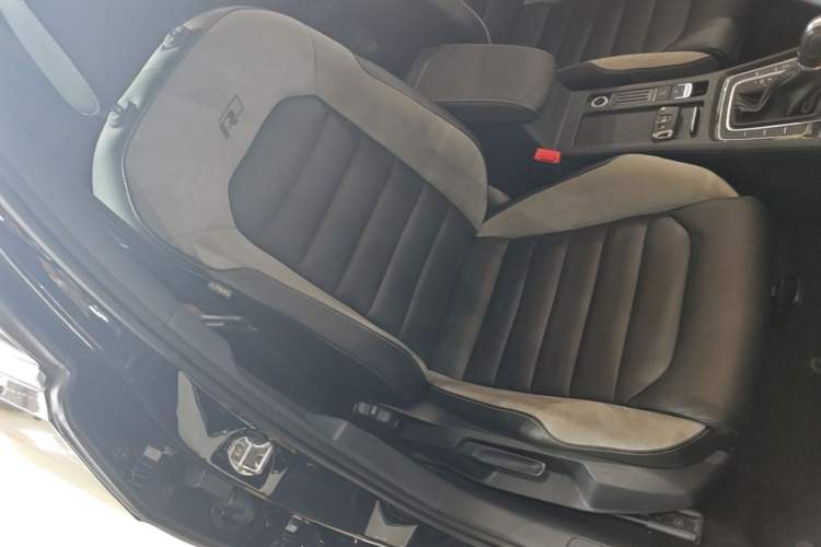 Used Volkswagen Golf 2016 1.4TSI Automatic R-Line Right Front Seat