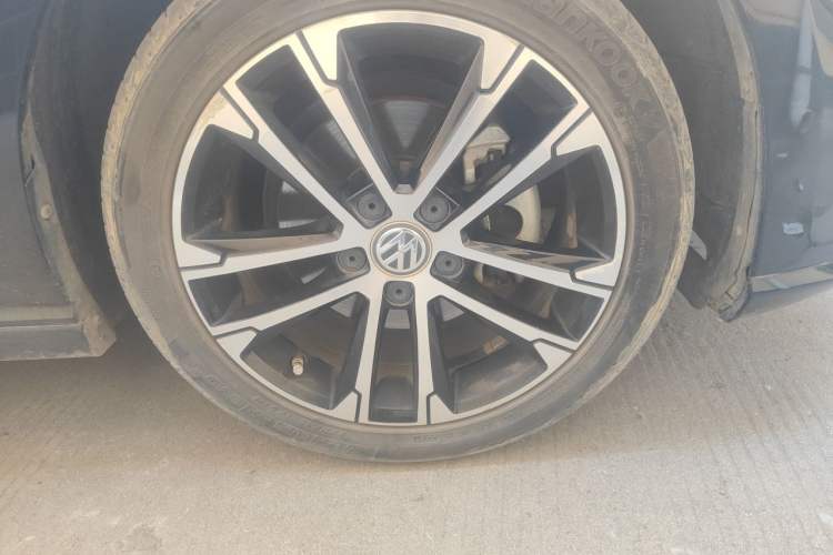 Used Volkswagen Golf 2016 1.4TSI Automatic R-Line Right Front Wheel Hub