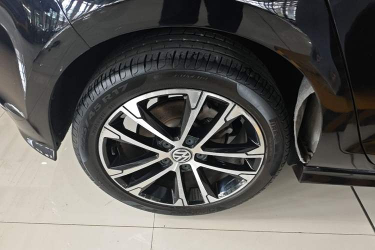 Used Volkswagen Golf 2016 1.4TSI Automatic R-Line Right Rear Wheel Hub