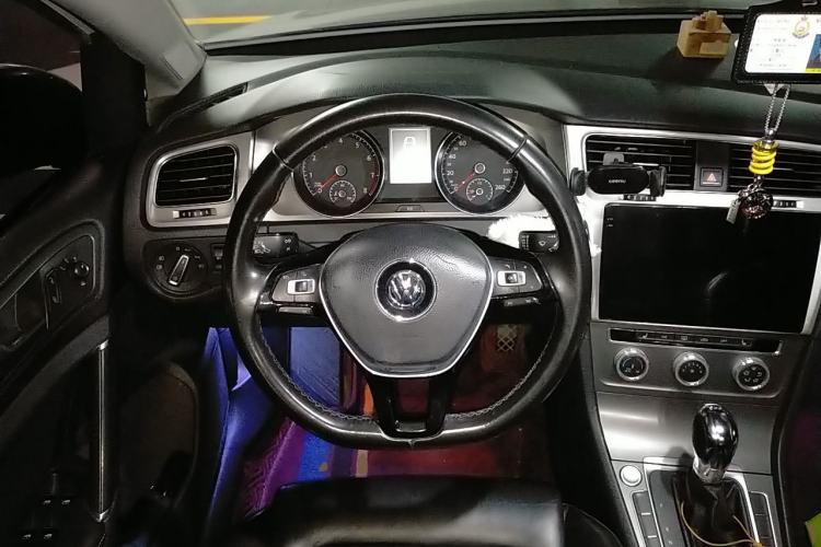 Used Volkswagen Golf 2016 230TSI Automatic Luxury Version Steering Wheel