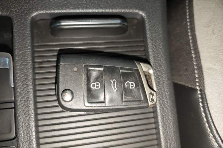 Used Volkswagen Golf 2016 1.4TSI Automatic R-Line Vehicle Key