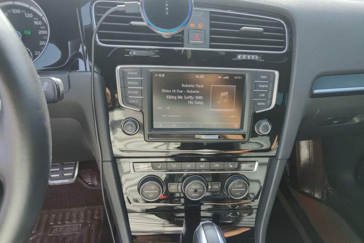 Used Volkswagen Golf 2016 2.0 TSI R Travel Edition Audio And AC Panel
