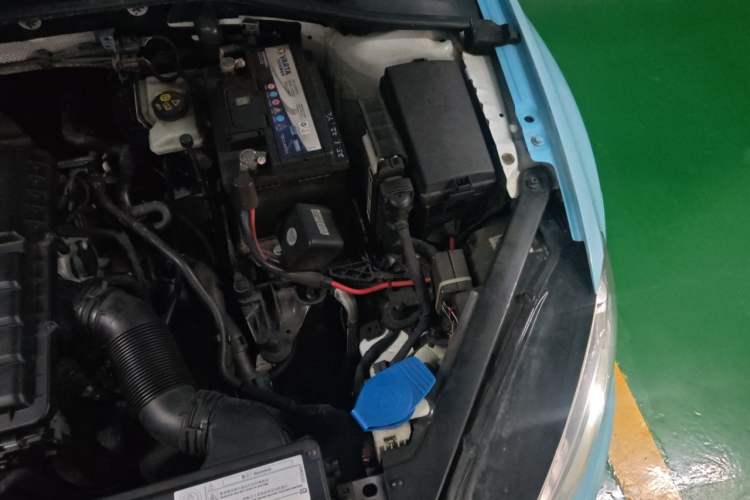 Used Volkswagen Golf 2016 1.6L Automatic Comfort Model Engine Bay Left