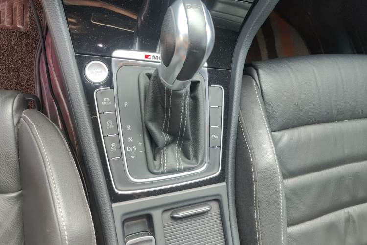 Used Volkswagen Golf 2016 2.0 TSI R Travel Edition Gear Lever