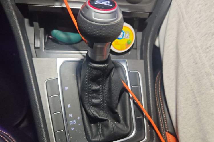 Used Volkswagen Golf 2016 1.6L Automatic Comfort Model Gear Lever