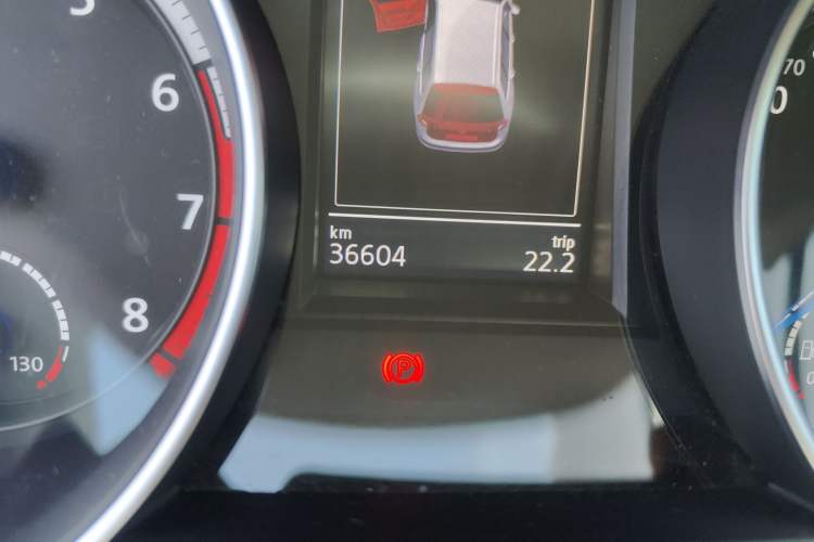 Used Volkswagen Golf 2016 2.0 TSI R Travel Edition Odometer Close Up