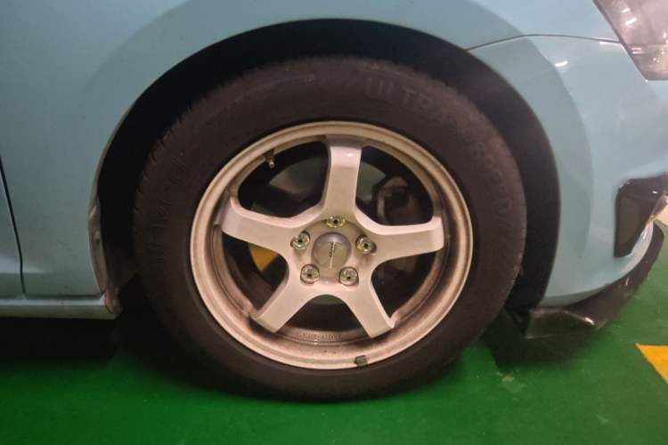 Used Volkswagen Golf 2016 1.6L Automatic Comfort Model Right Front Wheel Hub