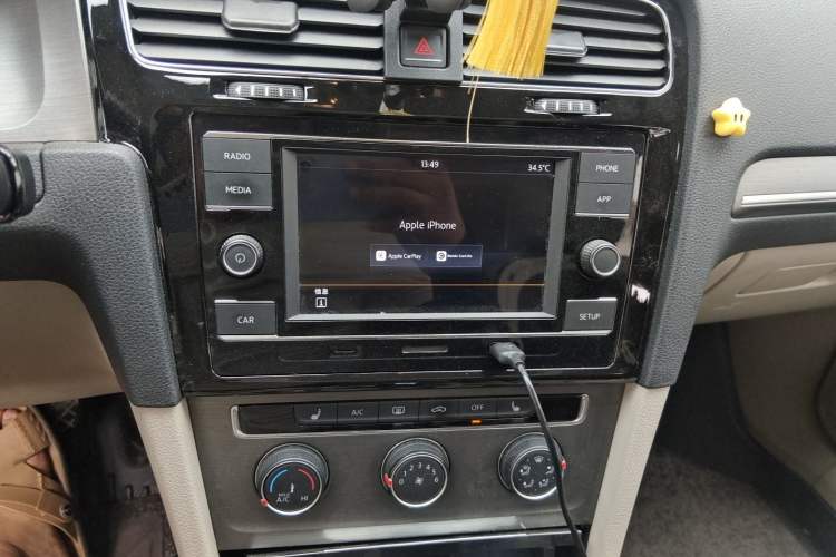Used Volkswagen Golf 2016 230TSI Automatic Luxury Version Audio And AC Panel