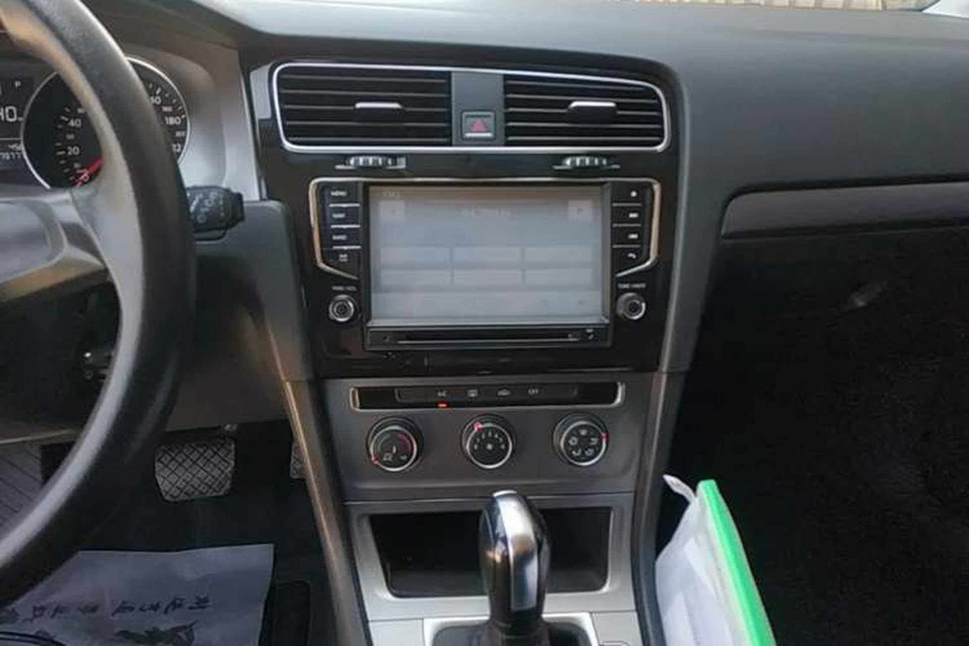 Used Volkswagen Golf 2016 1.6L Automatic Fashion Model Audio And AC Panel