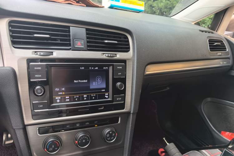 Used Volkswagen Golf 2016 230TSI Manual Comfort Version Audio And AC Panel