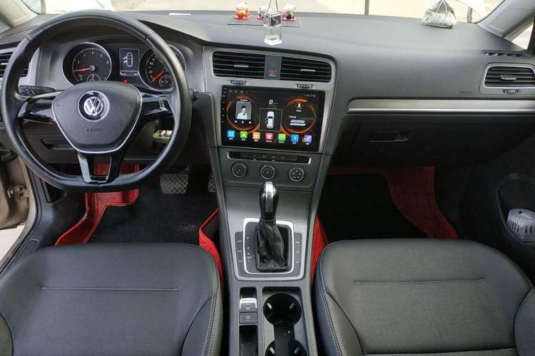 Used Volkswagen Golf 2016 230TSI Automatic Comfort Version Audio And AC Panel