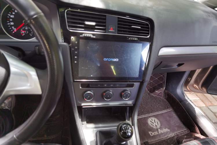 Used Volkswagen Golf 2016 1.6L Manual Fashion Edition Audio And AC Panel