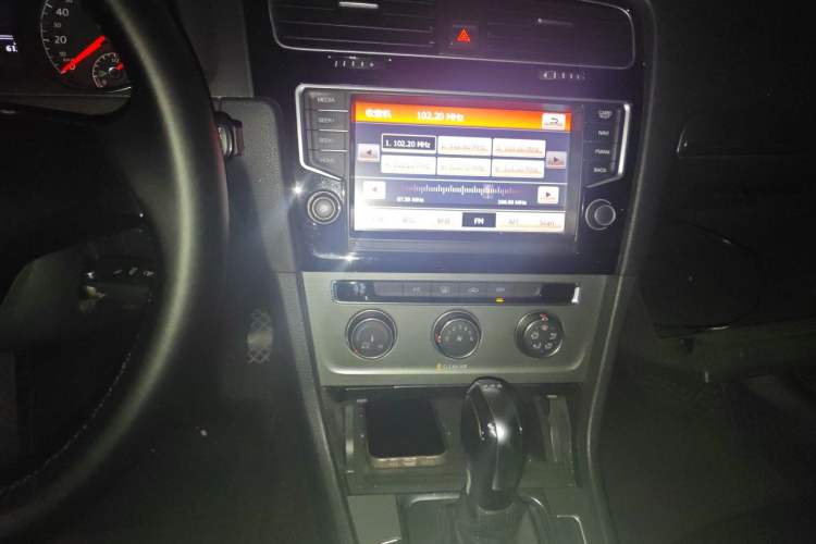 Used Volkswagen Golf 2016 230TSI Automatic Comfort Version Audio And AC Panel