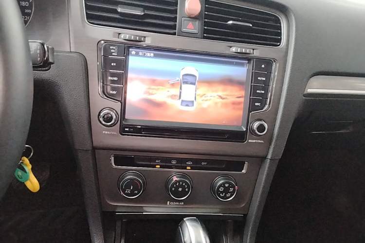 Used Volkswagen Golf 2016 1.6L Automatic Comfort Model Audio And AC Panel