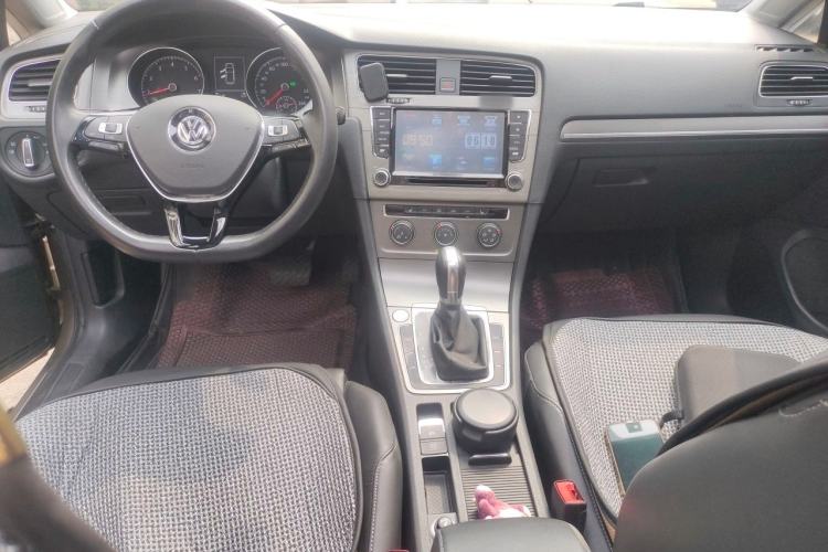 Used Volkswagen Golf 2016 230TSI Automatic Luxury Version Center Console