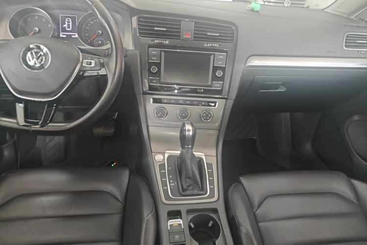 Used Volkswagen Golf 2016 230TSI Automatic Luxury Version Center Console