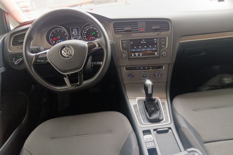 Used Volkswagen Golf 2016 1.6L Automatic Comfort Model Center Console