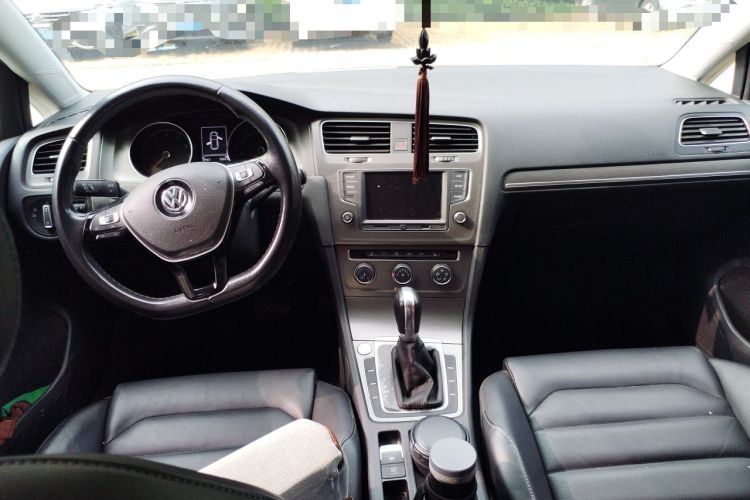 Used Volkswagen Golf 2016 230TSI Automatic Luxury Version Center Console