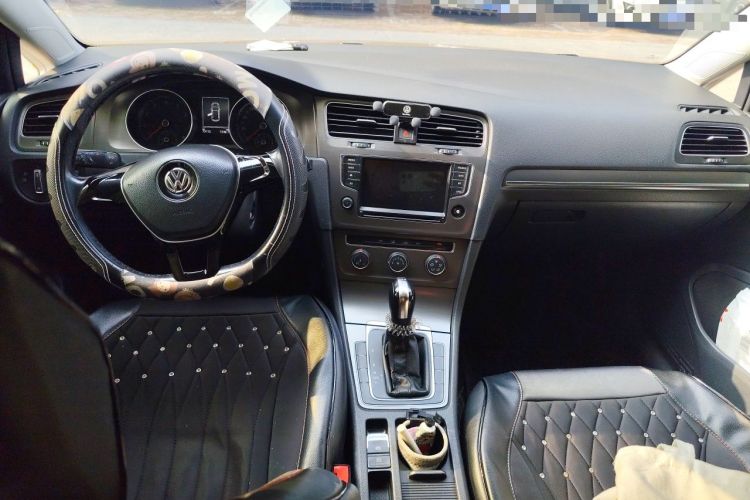 Used Volkswagen Golf 2016 230TSI Automatic Comfort Version Center Console