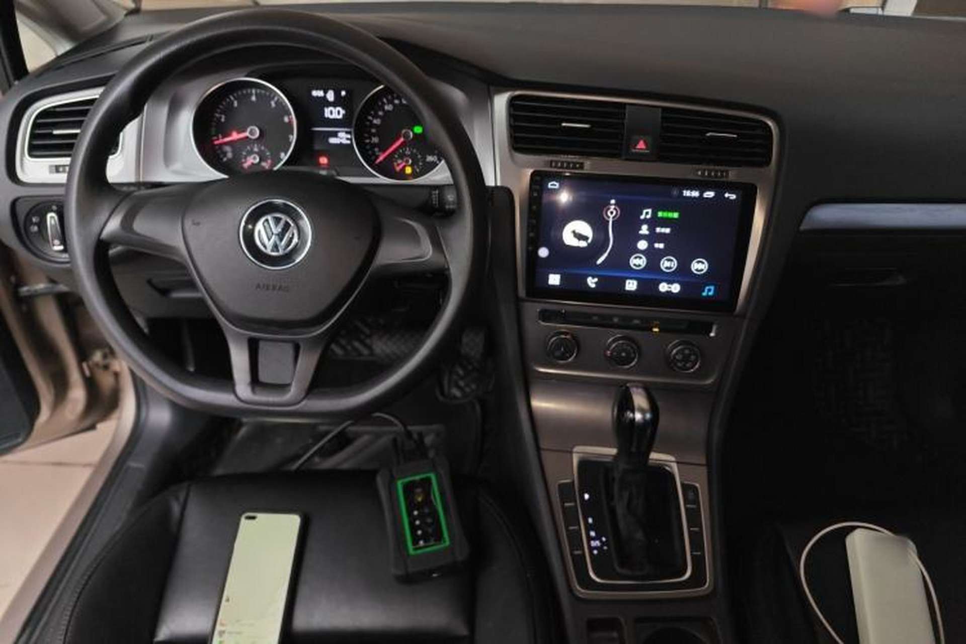 Used Volkswagen Golf 2016 1.6L Automatic Fashion Model Center Console