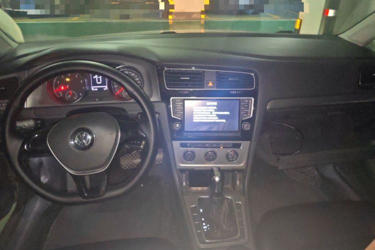 Used Volkswagen Golf 2016 230TSI Automatic Comfort Version Center Console