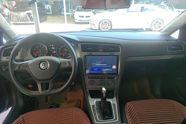 Used Volkswagen Golf 2016 1.6L Automatic Fashion Model Center Console