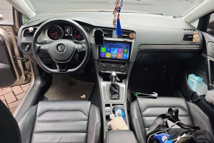 Used Volkswagen Golf 2016 230TSI Automatic Luxury Version Center Console