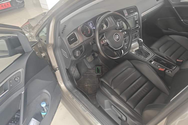 Used Volkswagen Golf 2016 230TSI Automatic Luxury Version Driver Seat