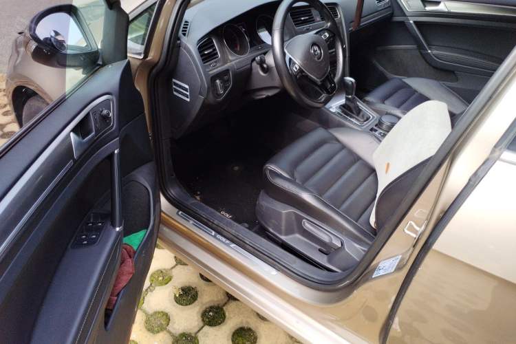 Used Volkswagen Golf 2016 230TSI Automatic Luxury Version Driver Seat