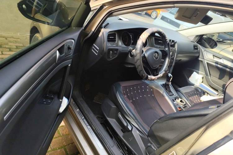 Used Volkswagen Golf 2016 230TSI Automatic Comfort Version Driver Seat
