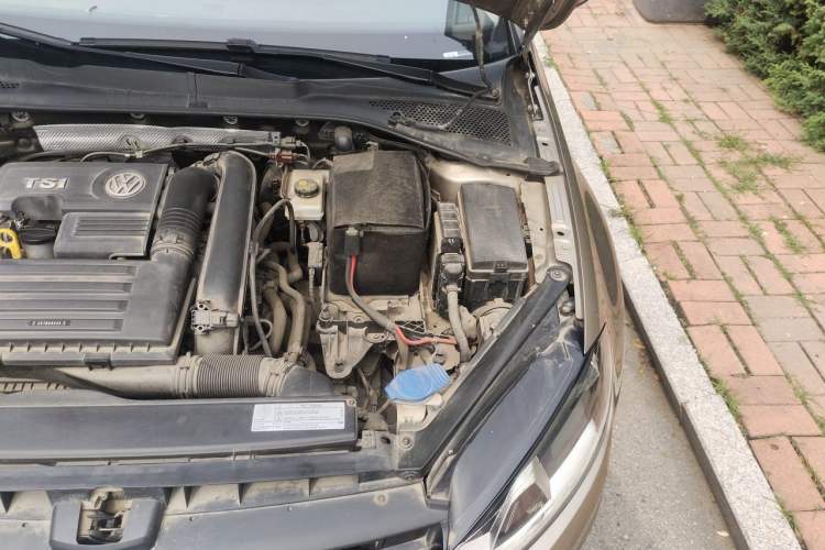 Used Volkswagen Golf 2016 230TSI Automatic Luxury Version Engine Bay Left