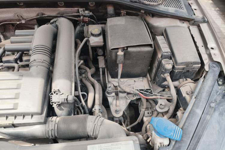 Used Volkswagen Golf 2016 230TSI Automatic Luxury Version Engine Bay Left